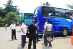 Leaders of customer enterprises take a visit of Zhongtong bus