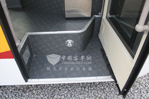 Front door of Hengtong New Man bus Usually the floor of bus with front 