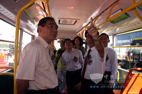 The government leaders visit King Long Clean Energy Buses