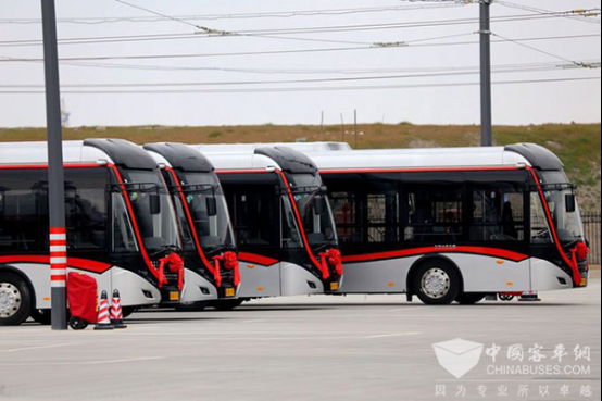 Yutong 18-meter Double Energy Powered Trolley Went into Operation in Shanghai