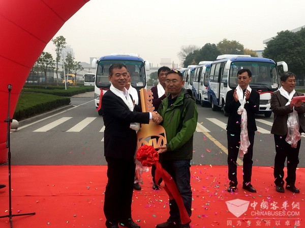 Ankai Buses Delivered to Tibet for Operation