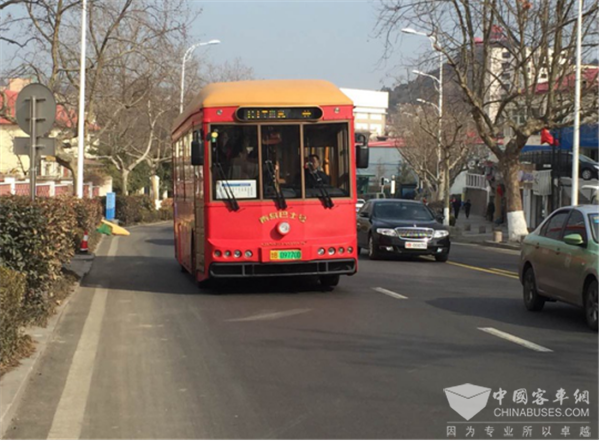 Yinlong Electric Tour Buses Start Operation in Qingdao