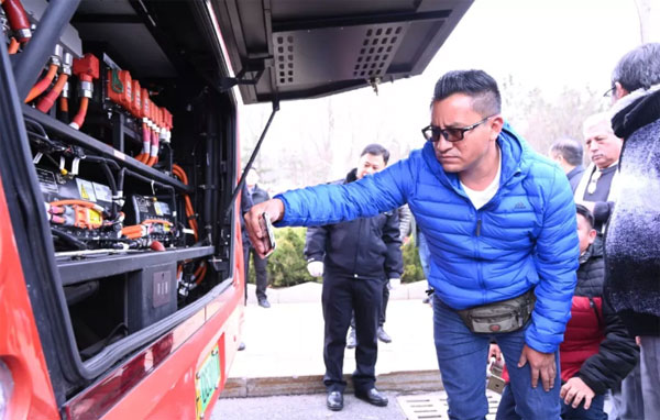 Six Bus Operators from Ecuador Visit Yantai Public Transport Group