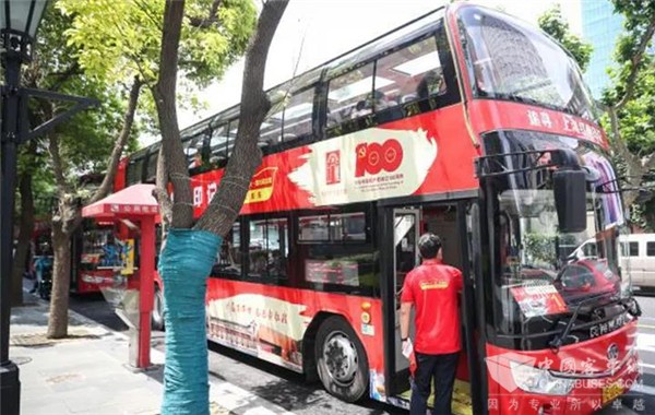 Ankai Double-deckers Start Serving Tourists in Shanghai