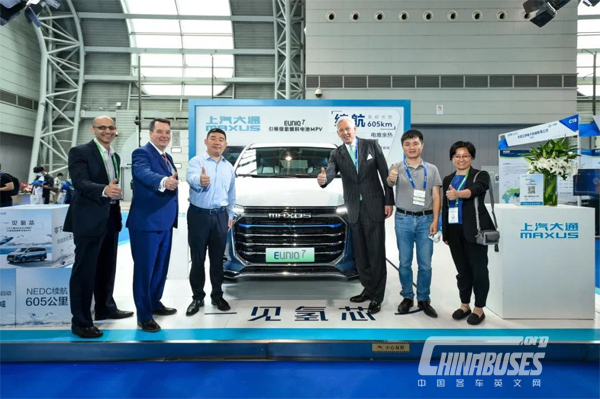 Dominic Barton, Canadian Ambassador to China Speaks Highly of SAIC Maxus Hydrogen Fuel Cell MPV EUNIQ 7