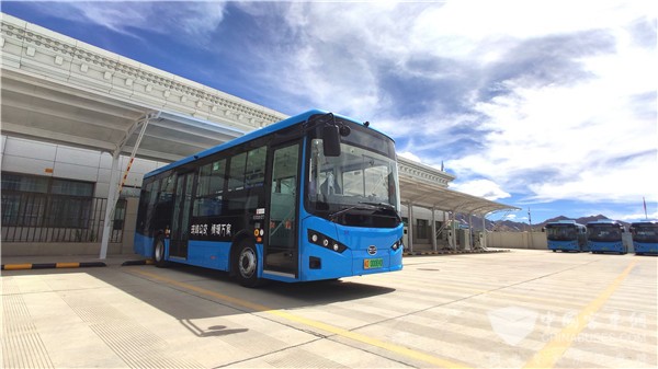 70 units BYD B8 electric city buses were officially put into operation on three bus routes in Shigatse, Tibet