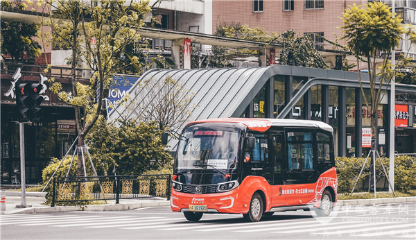 Golden Dragon ASTAR Mini-buses Provide the Last Kilometer Travel Conveniences for Passengers