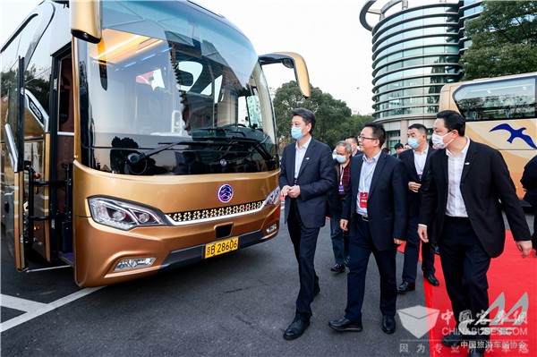 Golden Dragon Reveals Tourist Transportation Solutions in Post-pandemic Era