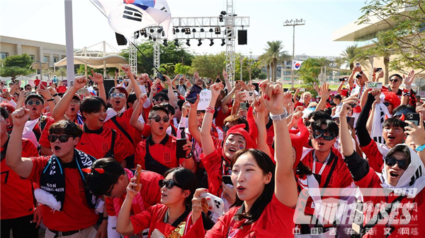 Football Fans from South Korea Speak Highly of Higer Buses