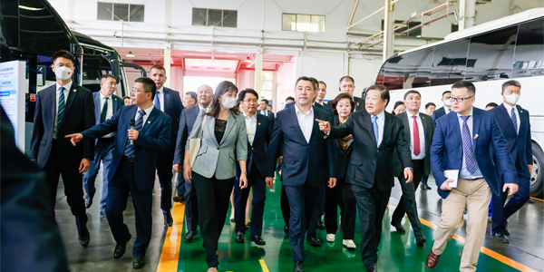 Kyrgyz President Sadyr Japarov Witness the Handover of 1,000 Units Zhongtong Natural Gas Buses 