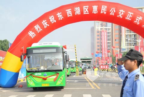 Yangtze natural gas buses serve citizens in East and West Lake District