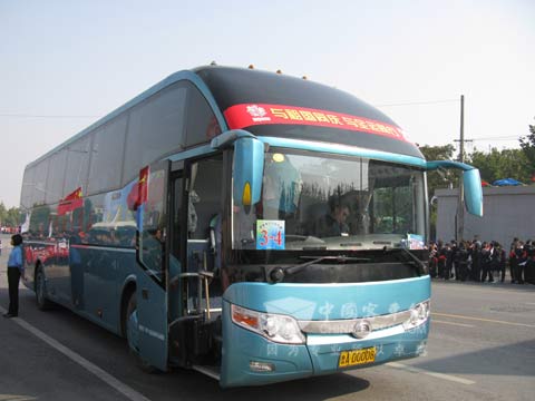 Yutong bus is carrying torch bearers for National Games 