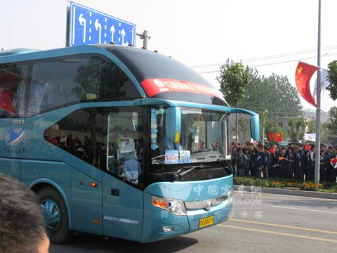 Yutong bus escorted transportation of torch bearers successfully