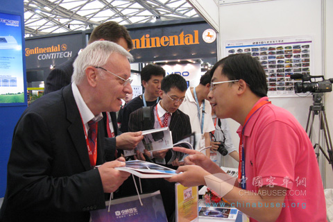 2010 China Bus Guide Broadly Popular in Shanghai Exhibition