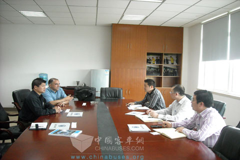 Discussion with leaders in charge of Chinese bus plant