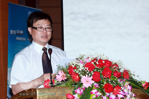 Zhu Guoqiang, the deputy general manager of King Long Bus makes speech 