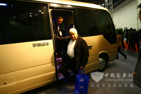 Foreign visitors are interested on Yutong bus