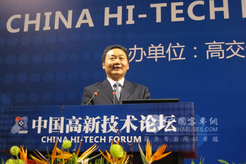 Wang Xianfeng, the Deputy General Manager of Anhui Ankai Automobile Co., Ltd. makes topic speech