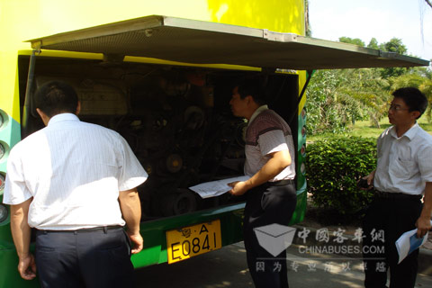 King Long Staff Inspect the Bus in Guangzhou Activity Site