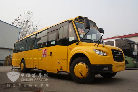 Zhongtong school bus LCK6100DX with its length 10 meter