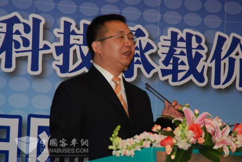 The general manager of southwest and Shaanxi regions of Foton AUV makes an introduction about Foton AUV