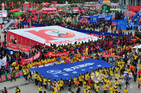 An annual marathon has become the festival of Xiamen citizens