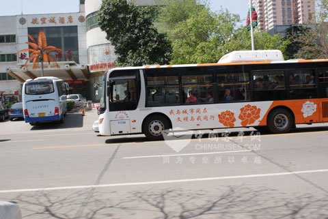 Zhongtong LCK6103GC bus is driving in the road 