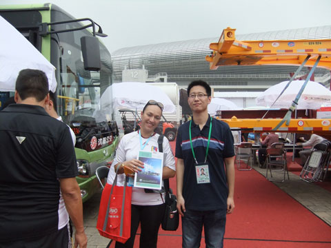 The editor from www.chinabuses.org and the buyer fromVenezuela in Canton Fair