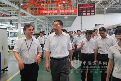 Liu Keqing, the Mayor of Xiamen City,visited Xiamen King Long United Automotive Industry Co.,Ltd
