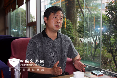 President of Zunyun Group Yang, Jun Shares the Experience with the Reporter
