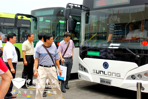 Visitors are visiting Sunlong Bus
