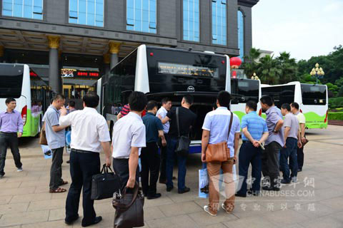 Attendees Visit Foton AUV's 18-meter LNG City Bus