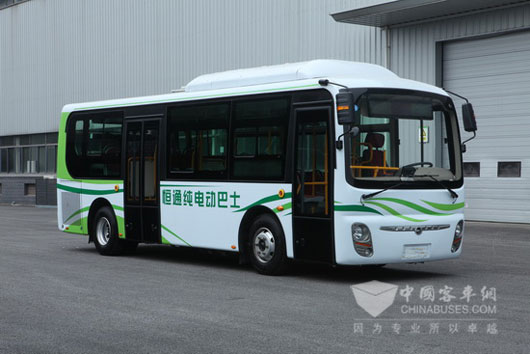 Heongtong Stages 8-Meter Fast-charging Electric Bus at Canton Fair