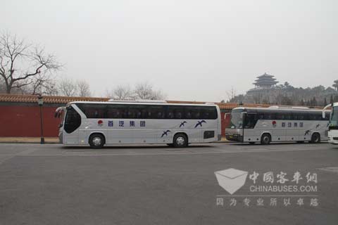 60 King Long Buses Serve the Two Sessions