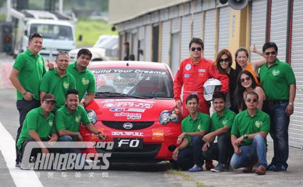 The winning F0 and team at the Showdown Series Racing Circuit. 