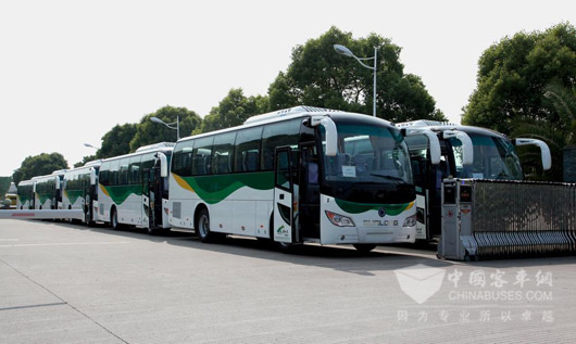 Sunlong Touring Buses Start Operation in Bipenggou Tourist Attraction