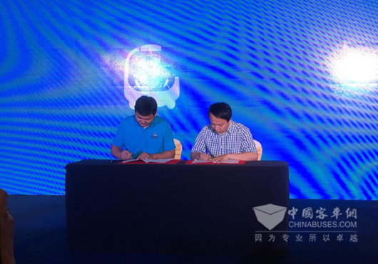 In Internat+ Era: Shenlong Bus and BUSGE Sign Strategic Cooperation Agreement 