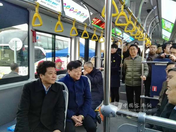 Executive Vice-Mayor of Jinhua City inspects BRT Line 2 on the First Day of its Operation 