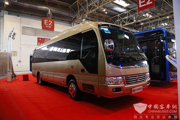 Golden Dragon Launches D8 Coach Model  