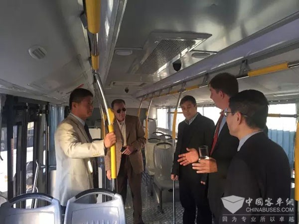 Customers enjoy taking Zhongtong bus