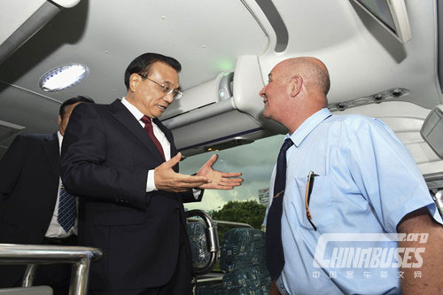 Chinese Premier Takes a Ride with a Yutong Coach in Cuba  